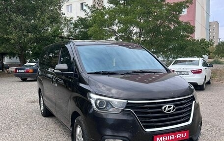 Hyundai H-1 II рестайлинг, 2018 год, 2 350 000 рублей, 1 фотография
