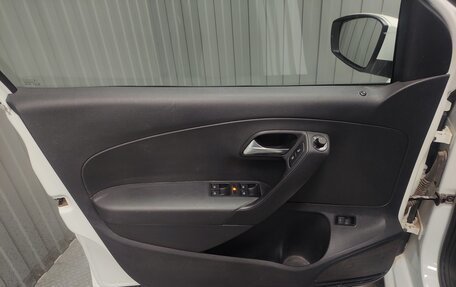 Volkswagen Polo VI (EU Market), 2018 год, 750 000 рублей, 14 фотография