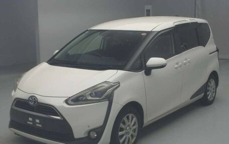 Toyota Sienta II, 2016 год, 900 000 рублей, 1 фотография