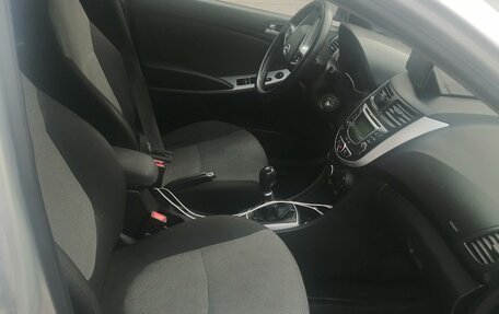 Hyundai Solaris II рестайлинг, 2012 год, 650 000 рублей, 5 фотография