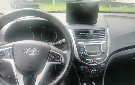 Hyundai Solaris II рестайлинг, 2012 год, 650 000 рублей, 6 фотография