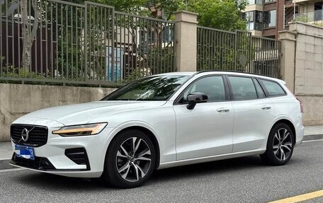 Volvo V60 II, 2022 год, 2 990 080 рублей, 1 фотография