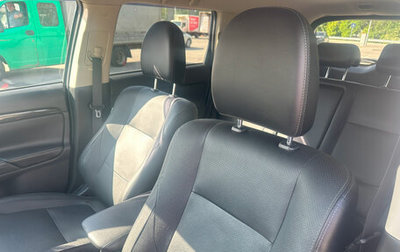 Mitsubishi Outlander III рестайлинг 3, 2016 год, 1 880 000 рублей, 1 фотография