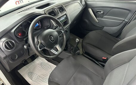 Renault Logan II, 2018 год, 689 000 рублей, 10 фотография