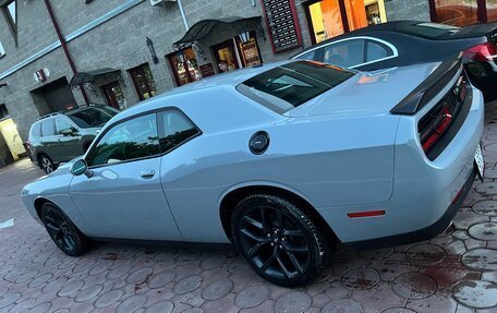 Dodge Challenger III рестайлинг 2, 2020 год, 2 800 000 рублей, 4 фотография