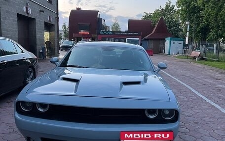 Dodge Challenger III рестайлинг 2, 2020 год, 2 800 000 рублей, 3 фотография