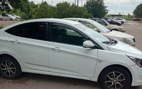 Hyundai Solaris II рестайлинг, 2015 год, 780 000 рублей, 2 фотография