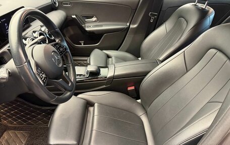 Mercedes-Benz A-Класс, 2019 год, 2 300 000 рублей, 9 фотография