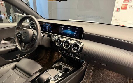 Mercedes-Benz A-Класс, 2019 год, 2 300 000 рублей, 11 фотография