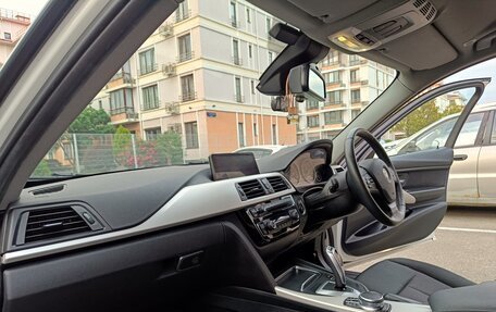 BMW 3 серия, 2017 год, 1 810 000 рублей, 11 фотография