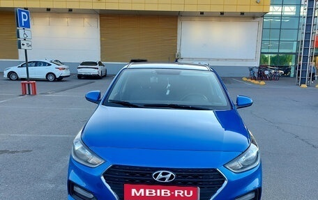 Hyundai Solaris II рестайлинг, 2017 год, 900 000 рублей, 2 фотография