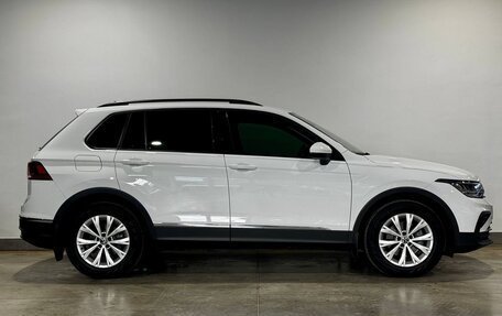 Volkswagen Tiguan II, 2021 год, 2 390 000 рублей, 6 фотография