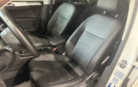Volkswagen Tiguan II, 2021 год, 2 390 000 рублей, 12 фотография