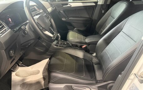 Volkswagen Tiguan II, 2021 год, 2 390 000 рублей, 13 фотография