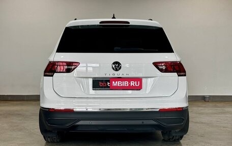 Volkswagen Tiguan II, 2021 год, 2 390 000 рублей, 8 фотография