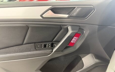 Volkswagen Tiguan II, 2021 год, 2 390 000 рублей, 11 фотография