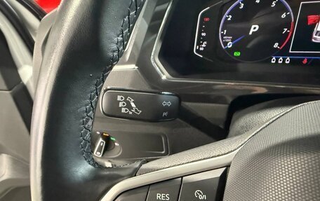 Volkswagen Tiguan II, 2021 год, 2 390 000 рублей, 17 фотография
