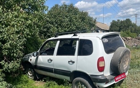 Chevrolet Niva I рестайлинг, 2003 год, 140 000 рублей, 2 фотография