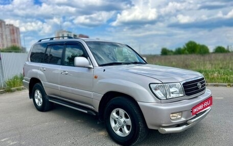 Toyota Land Cruiser 100 рестайлинг 2, 2006 год, 1 750 000 рублей, 2 фотография