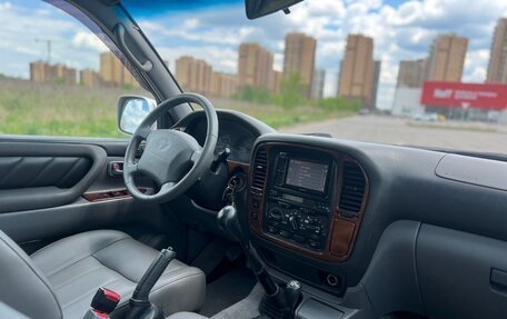 Toyota Land Cruiser 100 рестайлинг 2, 2006 год, 1 750 000 рублей, 10 фотография