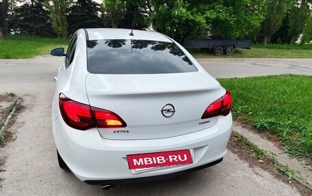 Opel Astra J, 2013 год, 930 000 рублей, 5 фотография