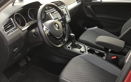 Volkswagen Tiguan II, 2018 год, 2 200 000 рублей, 4 фотография