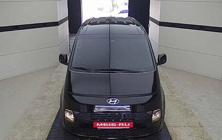 Hyundai Staria, 2021 год, 2 470 000 рублей, 2 фотография