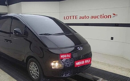 Hyundai Staria, 2021 год, 2 470 000 рублей, 3 фотография