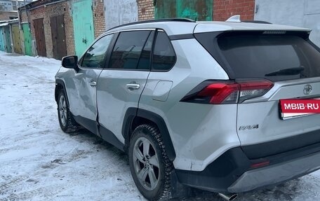 Toyota RAV4, 2021 год, 2 050 000 рублей, 6 фотография