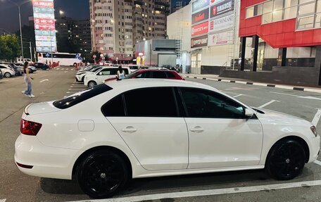 Volkswagen Jetta VI, 2013 год, 1 255 000 рублей, 2 фотография