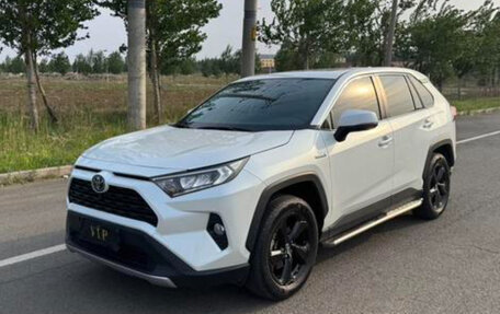 Toyota RAV4, 2022 год, 3 350 000 рублей, 2 фотография