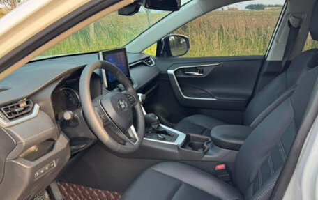 Toyota RAV4, 2022 год, 3 350 000 рублей, 8 фотография