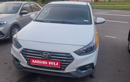 Hyundai Solaris II рестайлинг, 2018 год, 1 100 000 рублей, 1 фотография