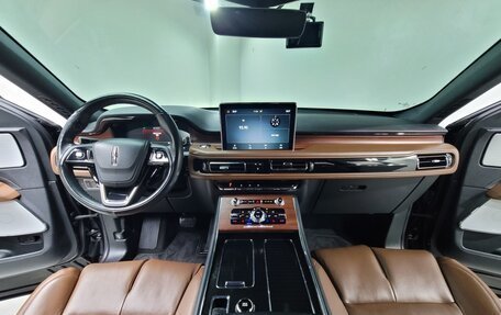 Lincoln Aviator II, 2022 год, 4 890 000 рублей, 8 фотография