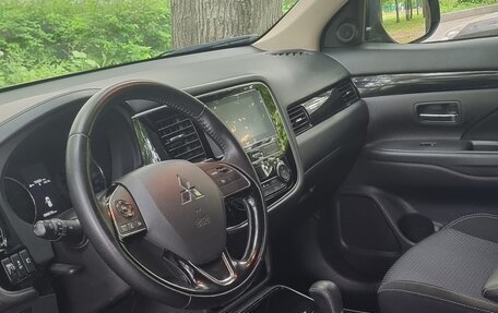 Mitsubishi Outlander III рестайлинг 3, 2018 год, 2 200 000 рублей, 5 фотография