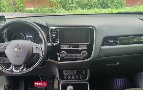 Mitsubishi Outlander III рестайлинг 3, 2018 год, 2 200 000 рублей, 6 фотография