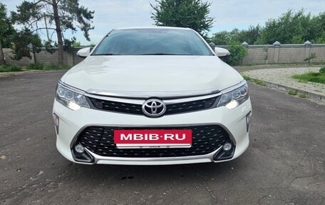 Toyota Camry, 2017 год, 2 600 000 рублей, 2 фотография