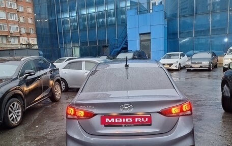 Hyundai Solaris II рестайлинг, 2017 год, 900 000 рублей, 2 фотография