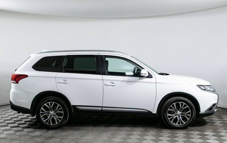Mitsubishi Outlander III рестайлинг 3, 2018 год, 1 990 000 рублей, 4 фотография