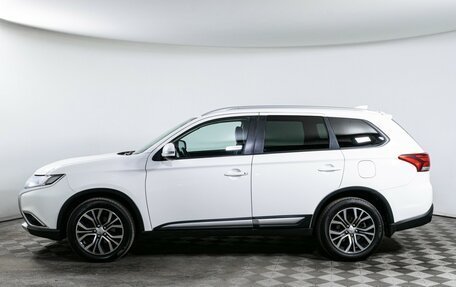 Mitsubishi Outlander III рестайлинг 3, 2018 год, 1 990 000 рублей, 8 фотография