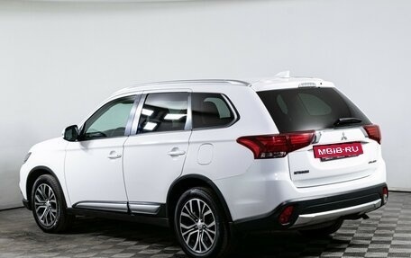 Mitsubishi Outlander III рестайлинг 3, 2018 год, 1 990 000 рублей, 7 фотография