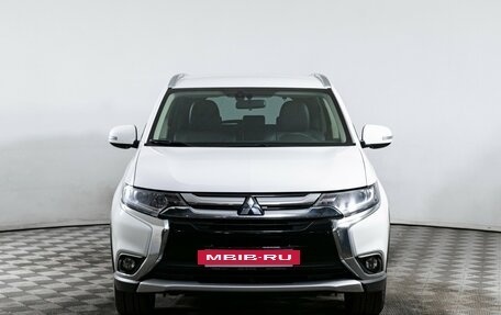 Mitsubishi Outlander III рестайлинг 3, 2018 год, 1 990 000 рублей, 2 фотография