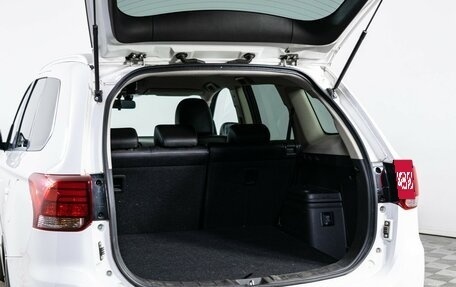 Mitsubishi Outlander III рестайлинг 3, 2018 год, 1 990 000 рублей, 9 фотография