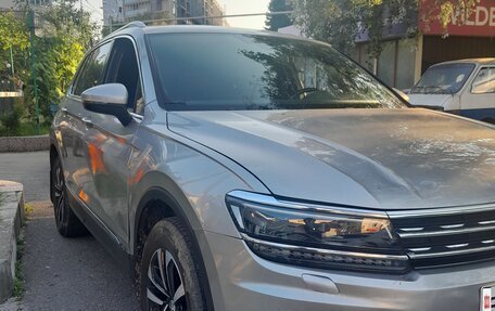 Volkswagen Tiguan II, 2019 год, 2 300 000 рублей, 2 фотография