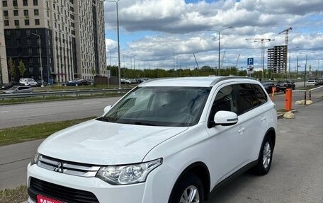 Mitsubishi Outlander III рестайлинг 3, 2014 год, 2 700 000 рублей, 1 фотография