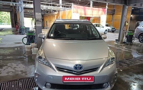 Toyota Prius Alpha I (ZVW40/41), 2014 год, 1 600 000 рублей, 1 фотография