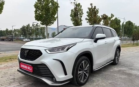 Toyota Crown, 2024 год, 4 400 000 рублей, 1 фотография