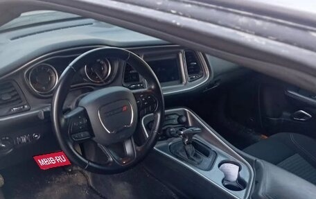 Dodge Challenger III рестайлинг 2, 2020 год, 2 000 000 рублей, 1 фотография