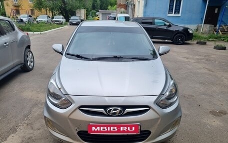 Hyundai Solaris II рестайлинг, 2011 год, 750 000 рублей, 3 фотография