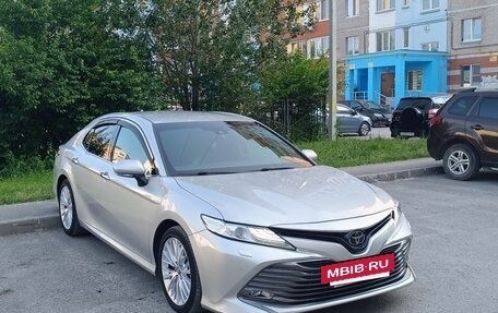 Toyota Camry, 2018 год, 2 850 000 рублей, 2 фотография